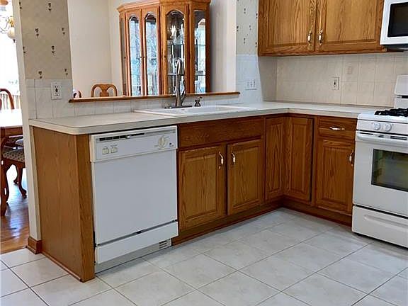 5th image of 48 Pineview Ct