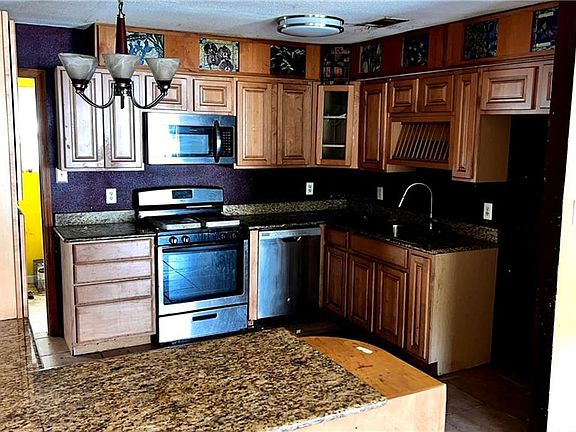 4th image of 15 E Woodchase Ct
