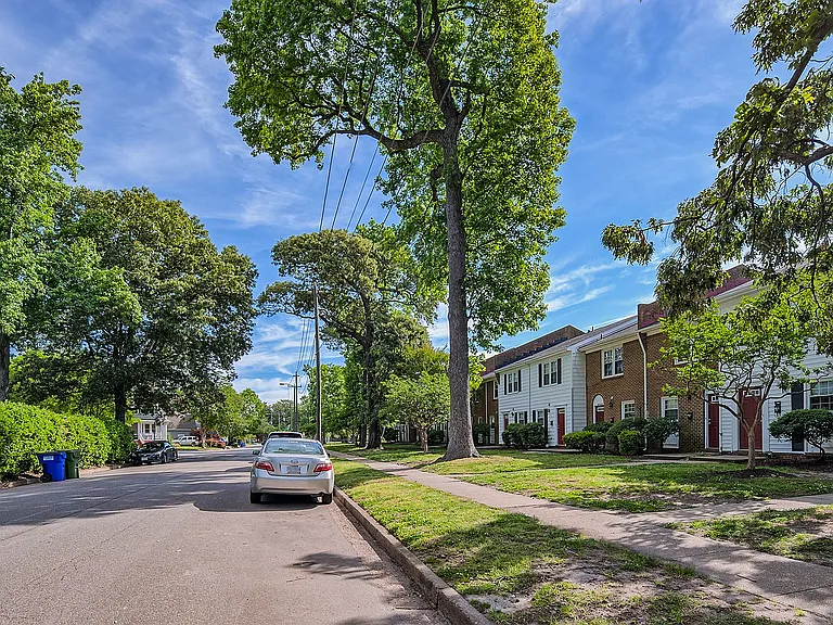 5610 Monroe Pl — Photo 4