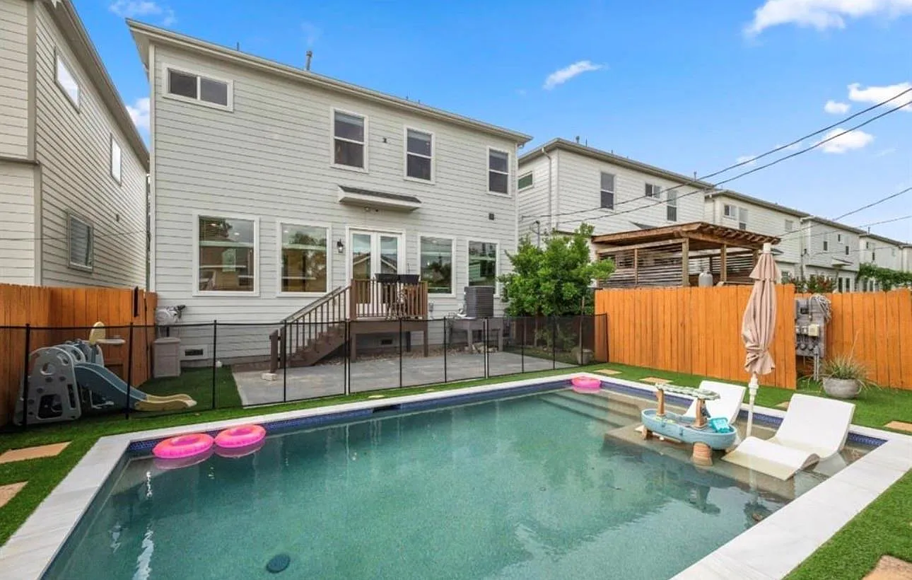 3 bed, 2.5 bath, 1747 sqft, $2,950 — Photo 1
