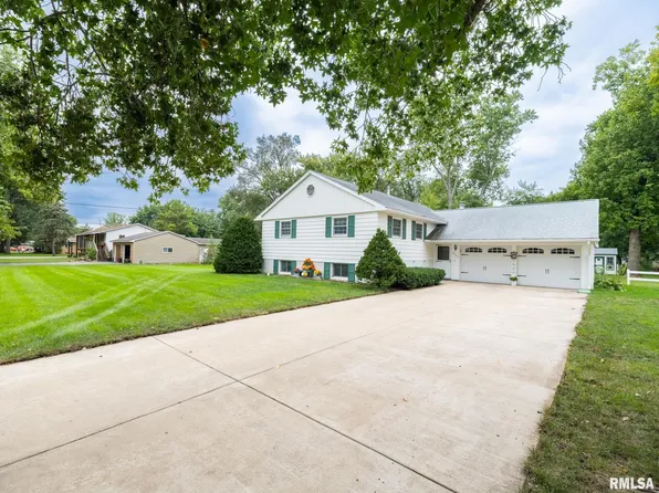 2723 Deveron Cir, Pekin, IL 61554