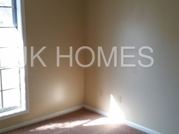 4th image of 4048 Hitchcock St