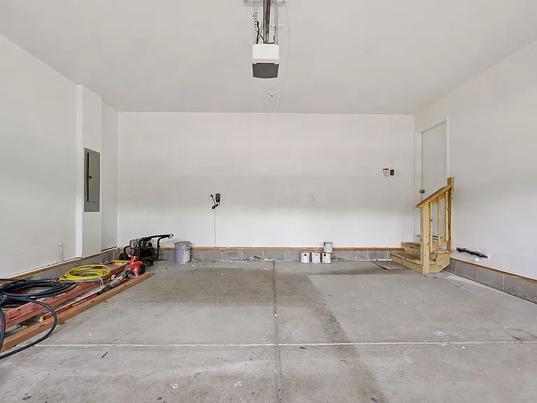 5626 Noble Ave — Photo 16