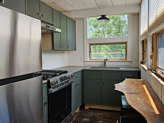 3rd image of 271 Bigelow Road