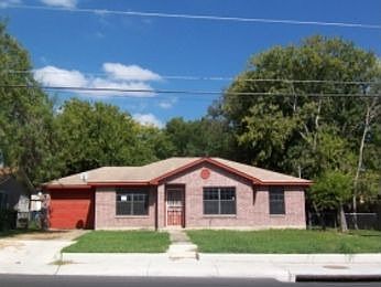 1st image of 3311 W Woodlawn Ave