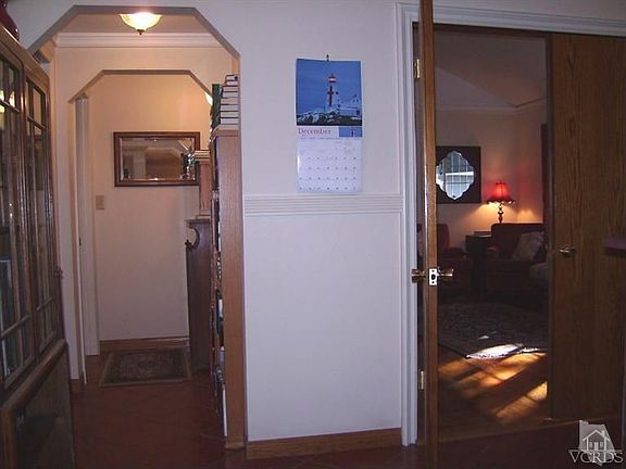 5th image of 1946 N Lyndhurst Ave