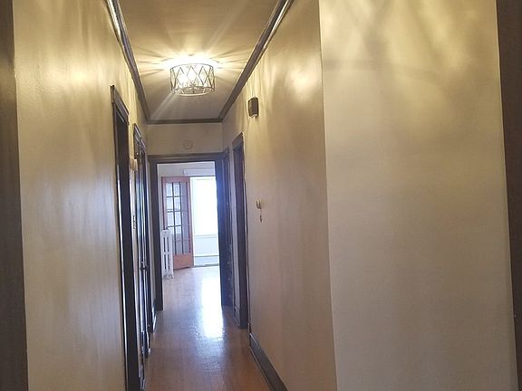 3rd image of 5339 W Montrose Ave