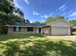 120 Honeysuckle Dr, Mansfield, LA 71052