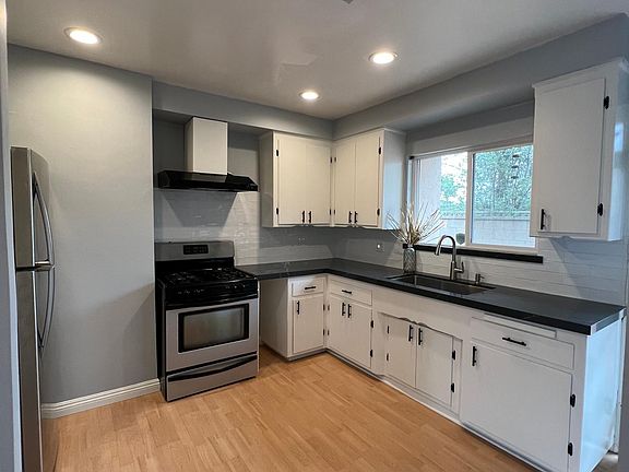 Natural lighting and recessed lighting in the kitchen. Light and bright.