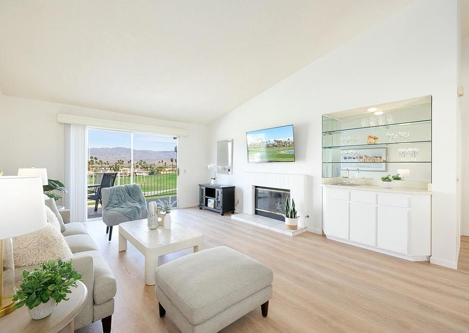 1st image of 671 Vista Lago Cir N
