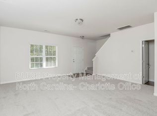 6008 Vista Woods Ln, Charlotte, NC 28215