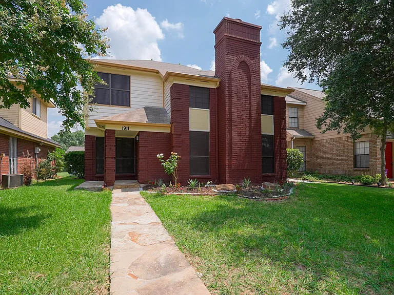 1911 Cheyenne Dr — Photo 1