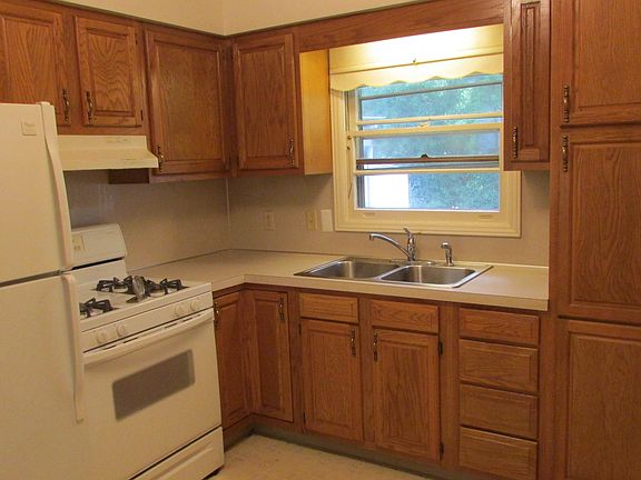 2nd image of 1652 Diamond Ave NE