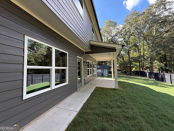 5th image of 320 Pine Valley Dr