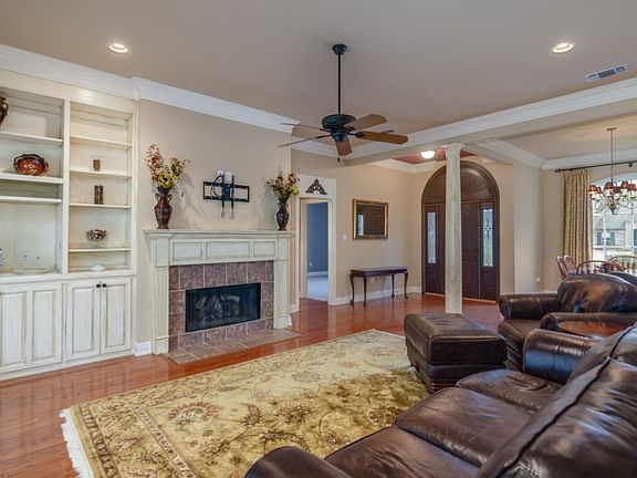 4th image of 632 Highland Knoll Ct