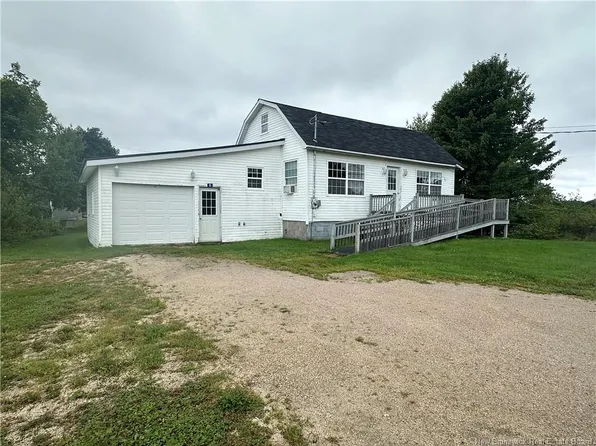 8 Old Harvey Rd, McAdam, NB E6J 1E6