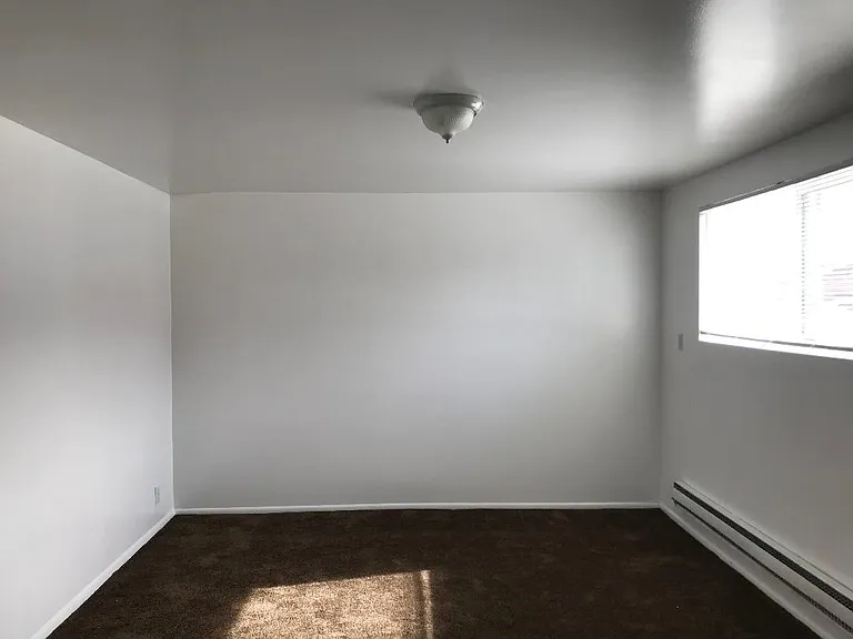 7260 S 2700 W — Photo 3