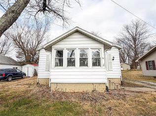 34 W Walnut St, Albion, IL 62806