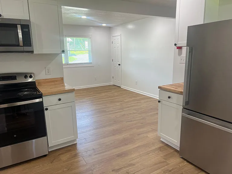 1904 Dutch Valley Dr #3 — Photo 4
