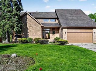 30779 Country Ridge Cir, Farmington Hills, MI 48331