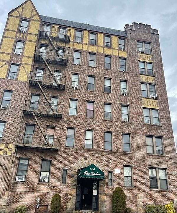 1st image of 15517 Sanford Ave APT 5E