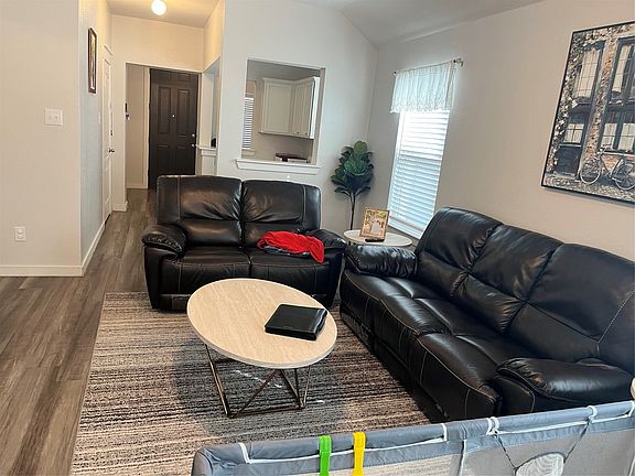 5th image of 2903 Hobby Dr