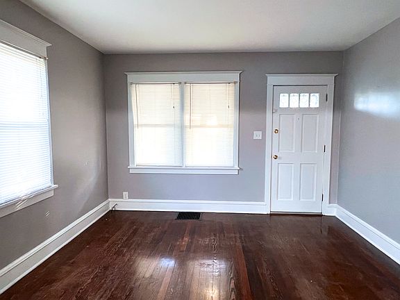 3rd image of 301 Lorewood Ave