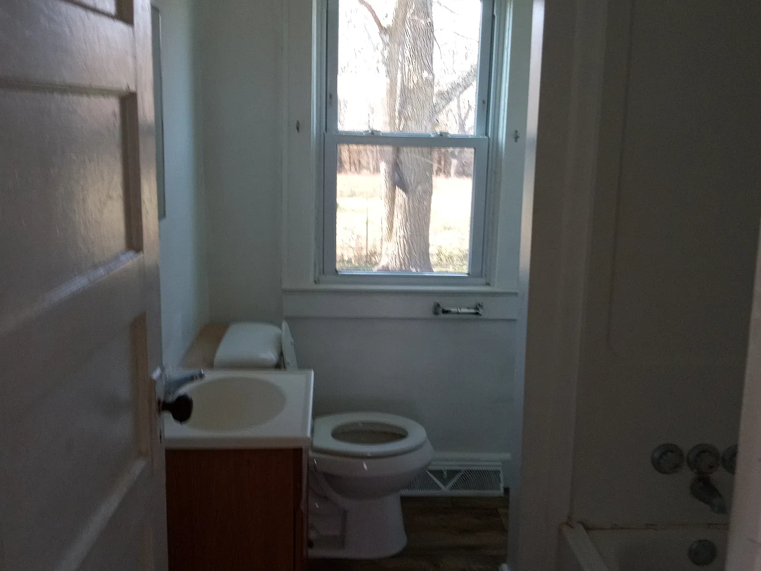 5 bed, 2000 sqft, $900 — Photo 2