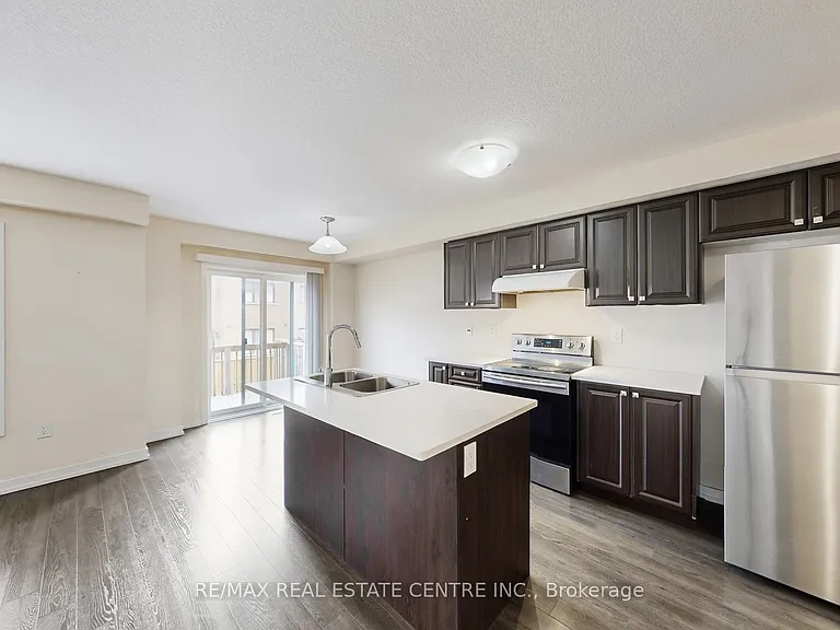 80 Scarletwood St — Photo 9