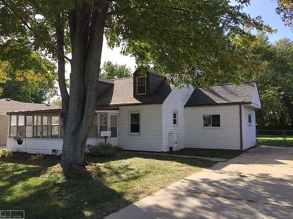 2nd image of 30119 Gloria St