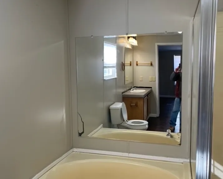 12 Bath Pic 2