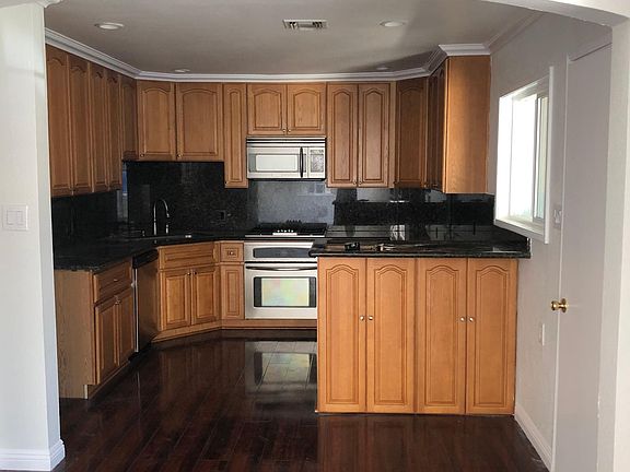 3rd image of 6916 Morella Ave