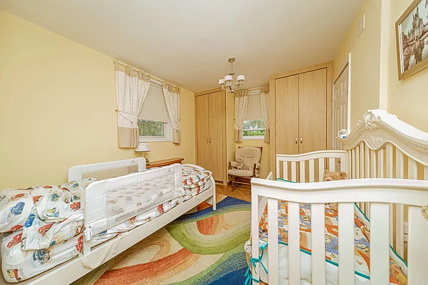 Sold by Maximillion Realty, Inc. | media 32