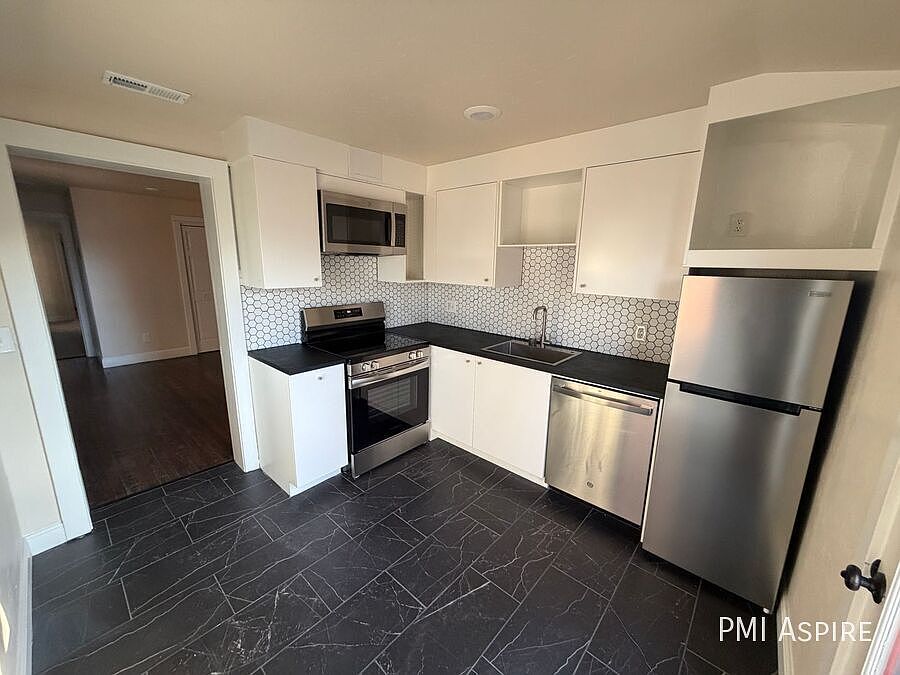 1st image of 1021 N Ogden St #4