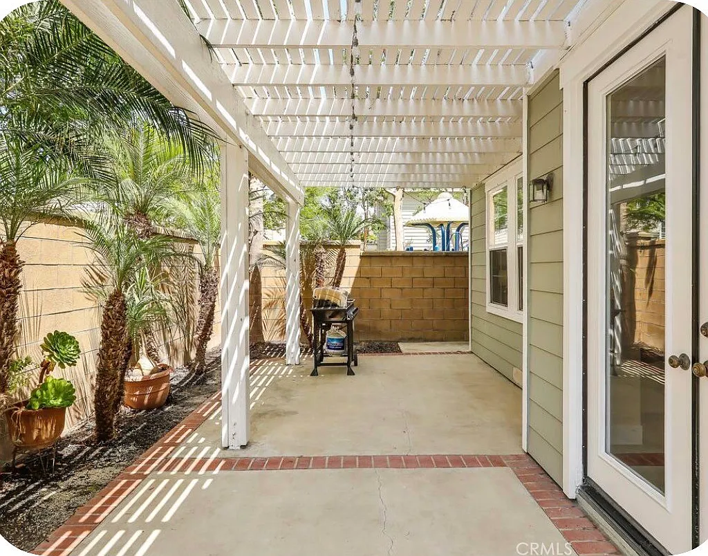 4 bed, 2800 sqft, $9,988 — Photo 4