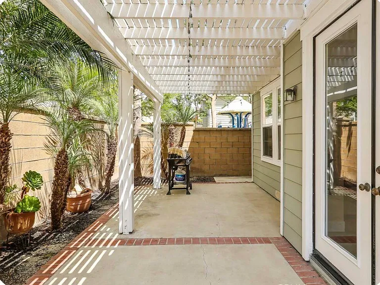 20909 Monarch Ln — Photo 4