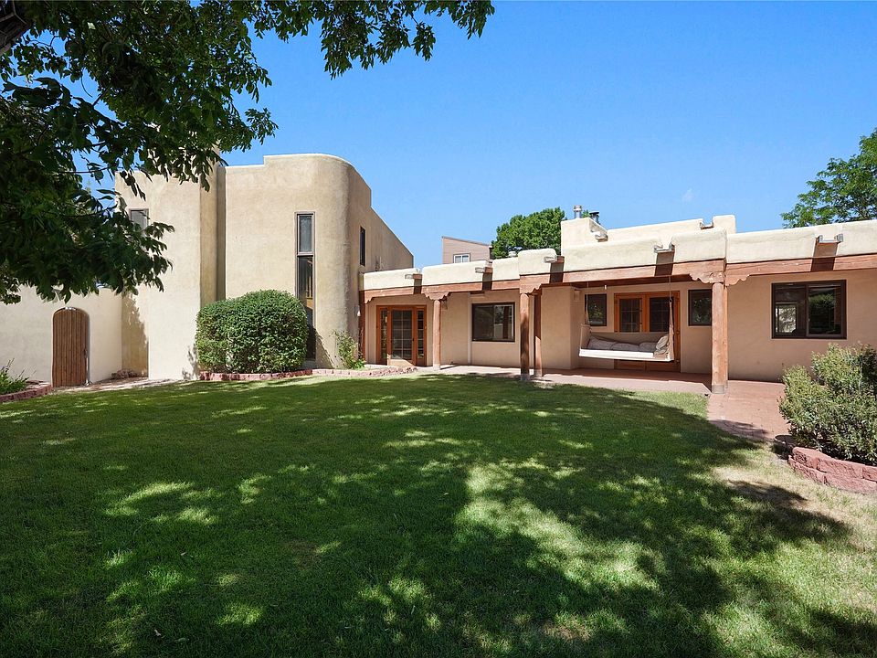 1st image of 865 Los Pueblos St