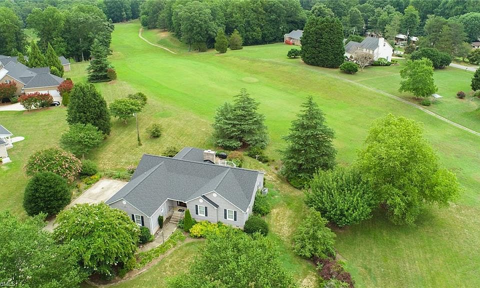 1st image of 147 E Plantation Cir