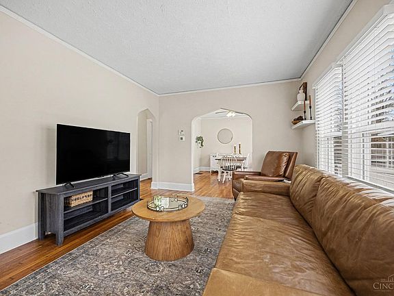 4th image of 6221 Hedge Ave