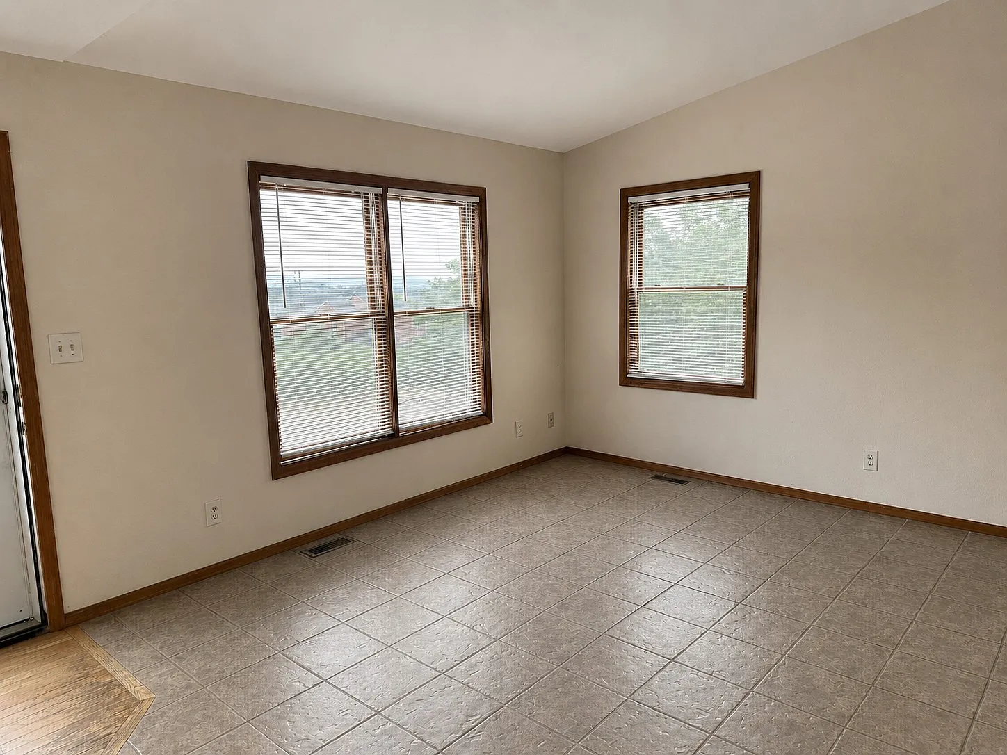 3 bed, 1.5 bath, 1176 sqft, $1,800 — Photo 3