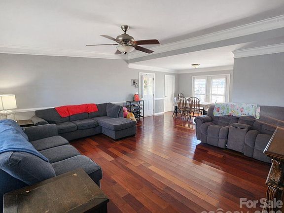 4th image of 104 Carol Lyn Rd