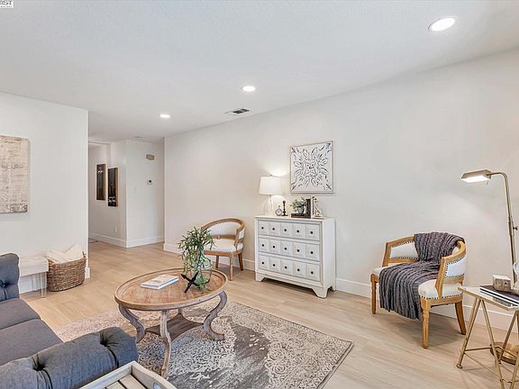 5th image of 3877 Harbor St