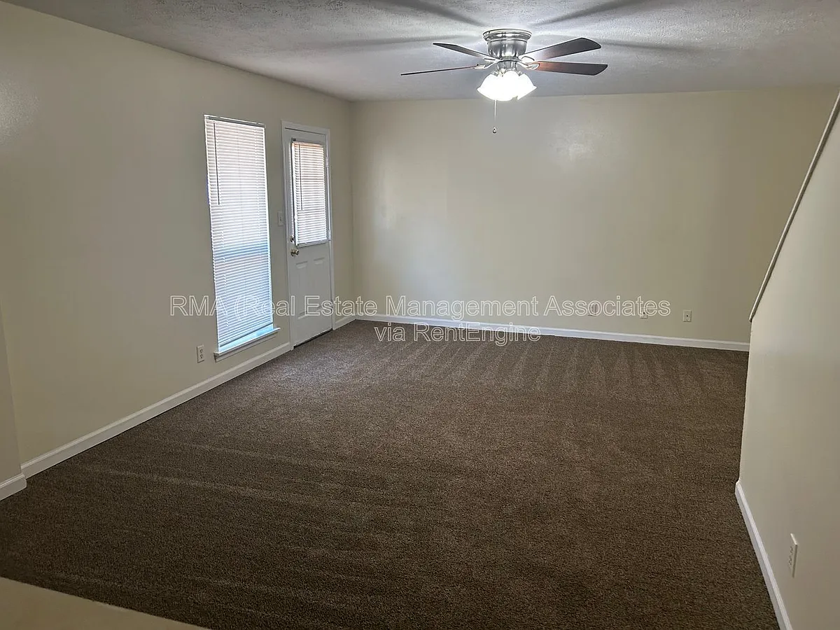 Building Photo - 105 Westwind Ct
