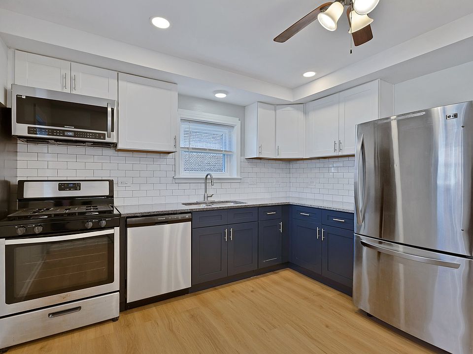 1st image of 5323 N Rockwell St #G