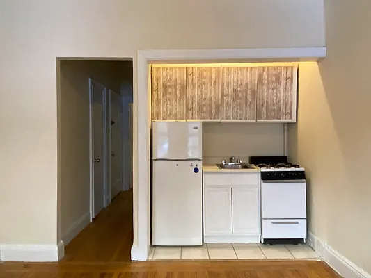 Rented by Urban Real Estate Property Group Inc | media 6