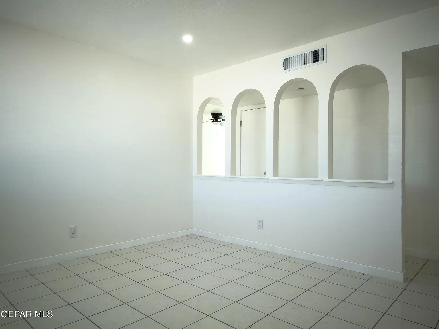 4 bed, 1393 sqft, $2,100 — Photo 4