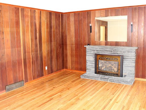 3rd image of 7 Crestwood Dr