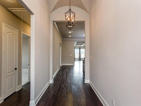 5th image of 11406 Lazarro Ln