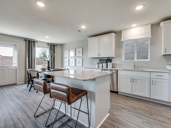 Eat-in bartop in kitchen