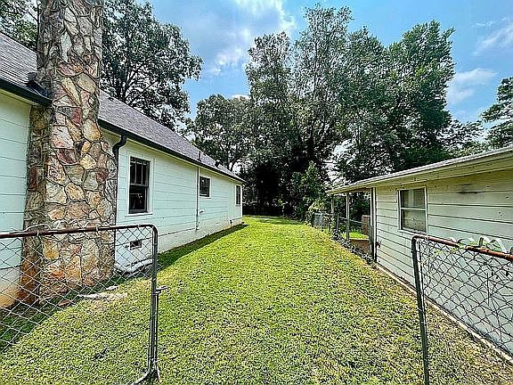 5th image of 2203 Hillcrest Ave